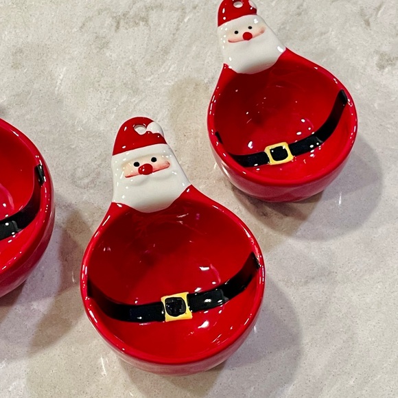 NWT Santa Measuring cups, Red 4 piece stone nesting measuring cup set great gift - Picture 6 of 6